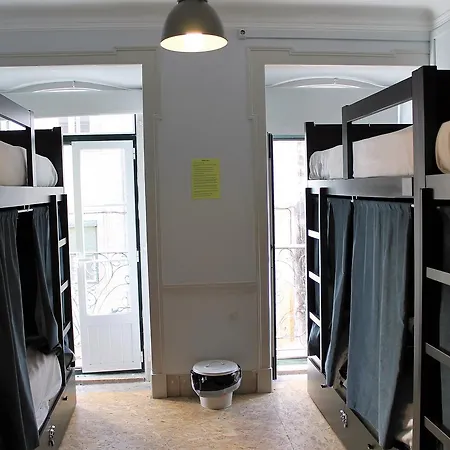 Back To Hostel Lisbon